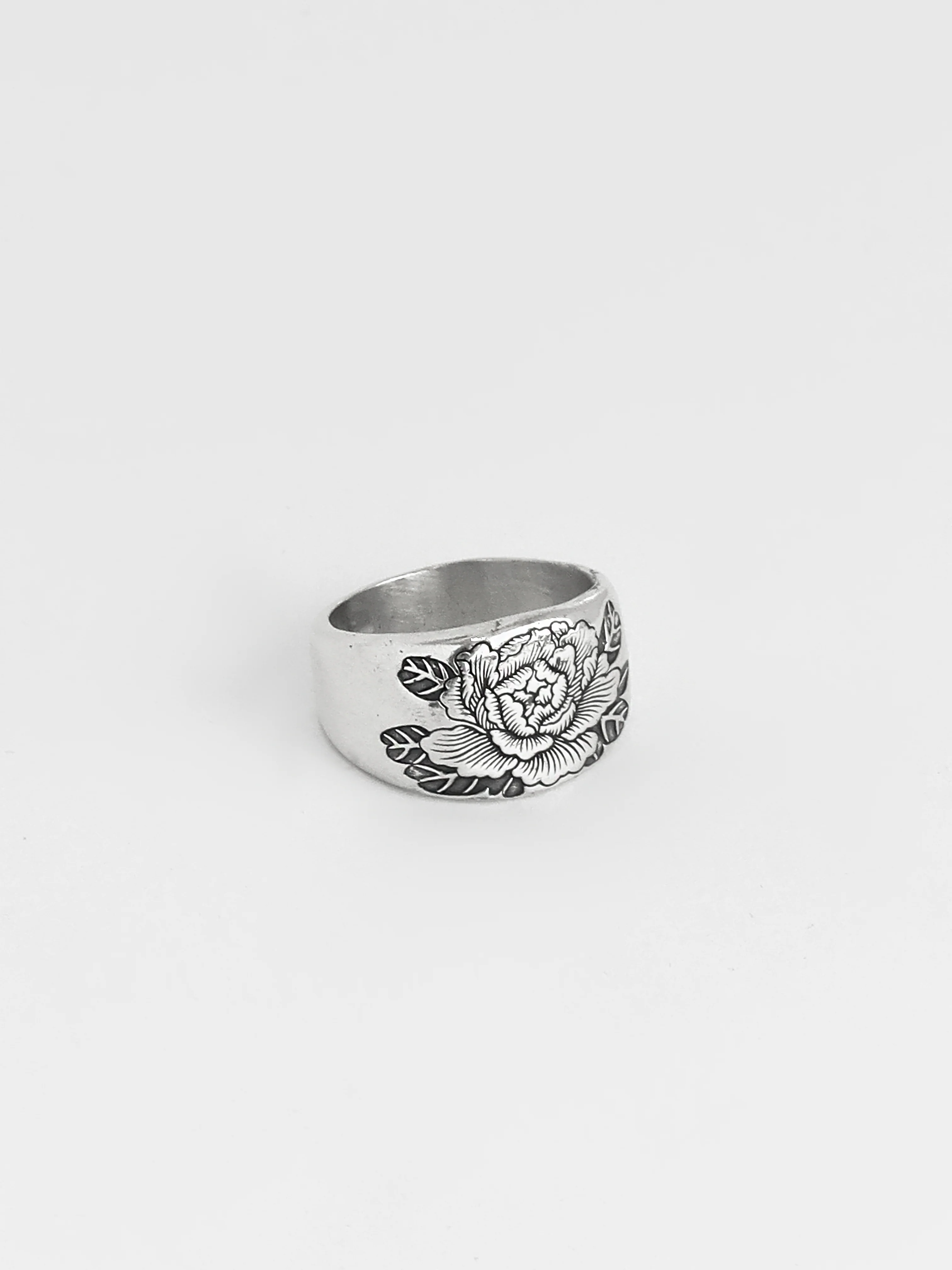 Digby & Iona Peony Signet - Image 2
