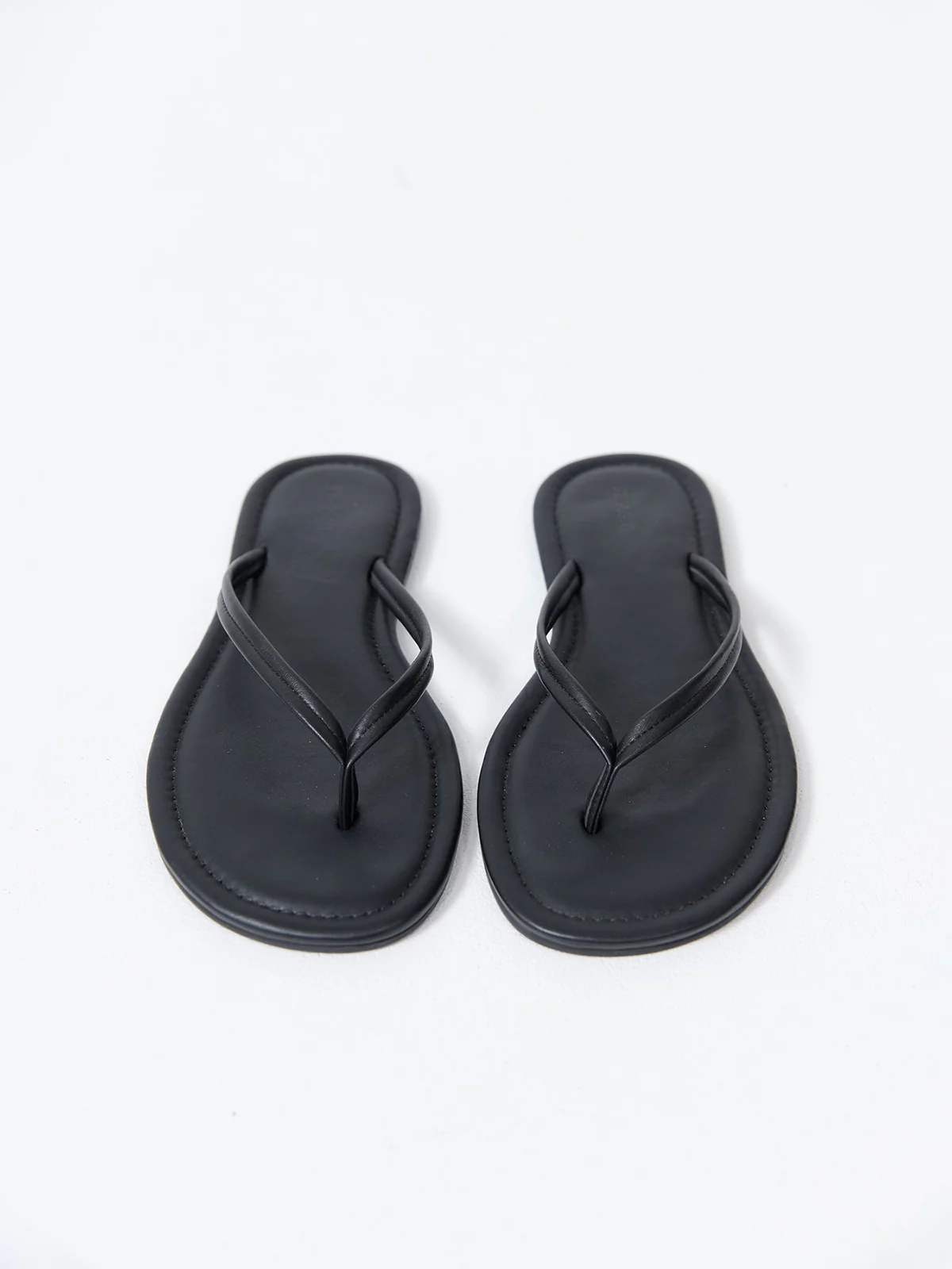 St Agni Thong Detail Slide Black - Image 5